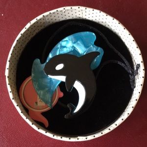 Erstwilder Olinda the Honorable Orca Brooch NIB
